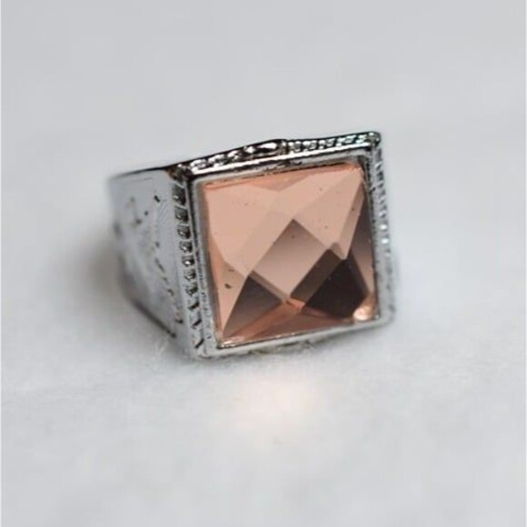 Peachy Orange Beveled Stone Engraved Bird Silver Tone Band Size 10 1/2 Ring - Picture 2 of 3